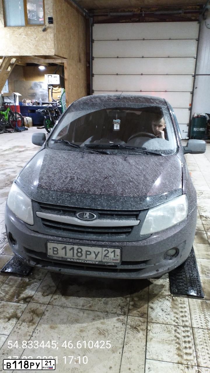 Фото автомобиля LADA 2190 GRANTA, 2012 — госномер В118РУ21. Цвет: ТЕМНО-ВИШНЕВЫЙ