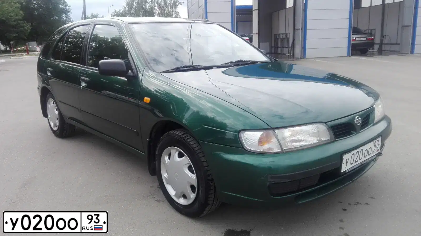 Фото автомобиля NISSAN ALMERA, 1997 — госномер У020ОО93. Цвет: ЗЕЛЕНЫЙ
