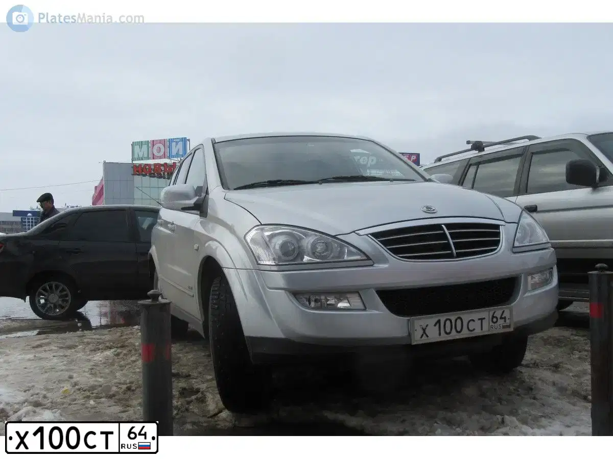 Фото автомобиля SSANGYONG KYRON, 2012 — госномер Х100СТ64. Цвет: СЕРЕБРИСТЫЙ