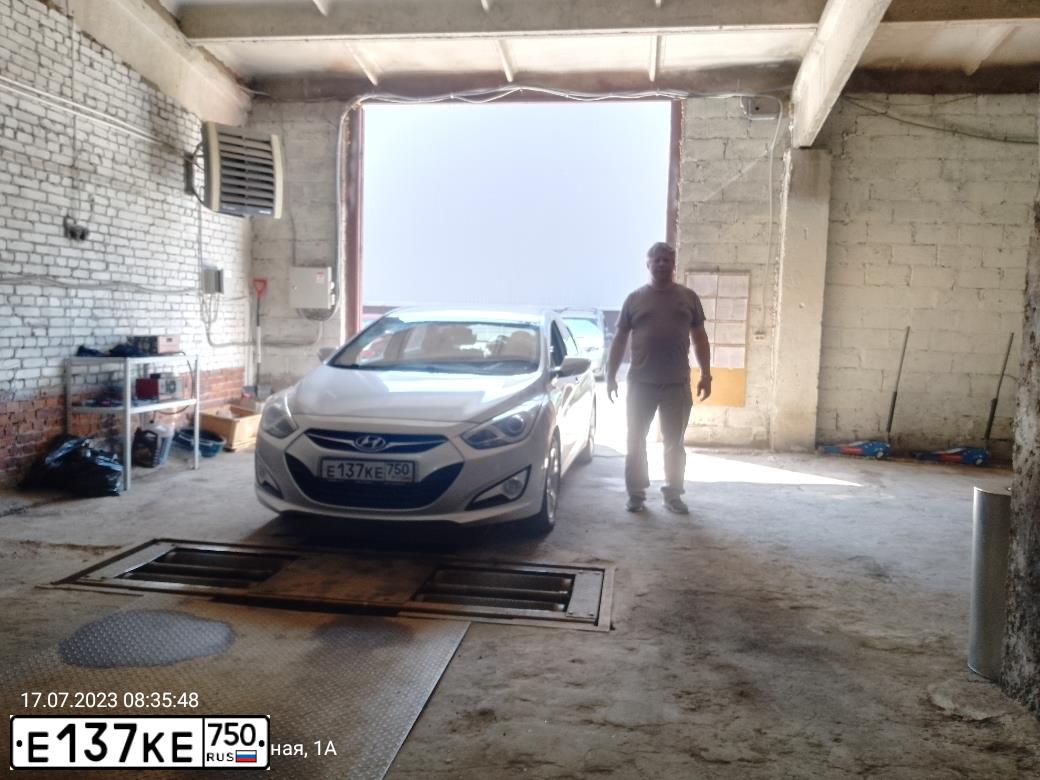 Фото автомобиля HYUNDAI I40, 2014 — госномер Е137КЕ750. Цвет: СЕРЕБРИСТЫЙ