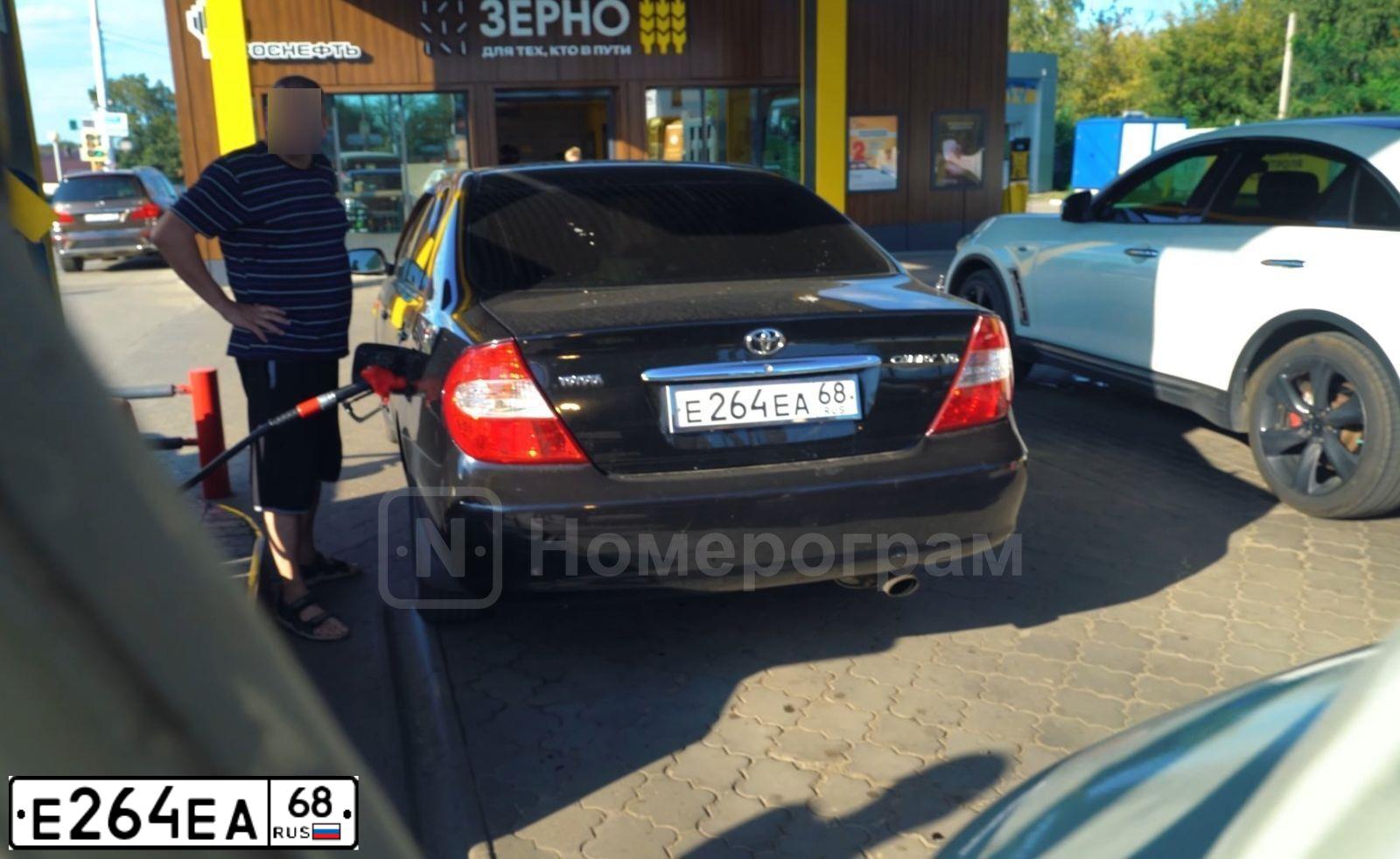 Фото автомобиля TOYOTA CAMRY, 2004 — госномер Е264ЕА68. Цвет: ЧЕРНЫЙ
