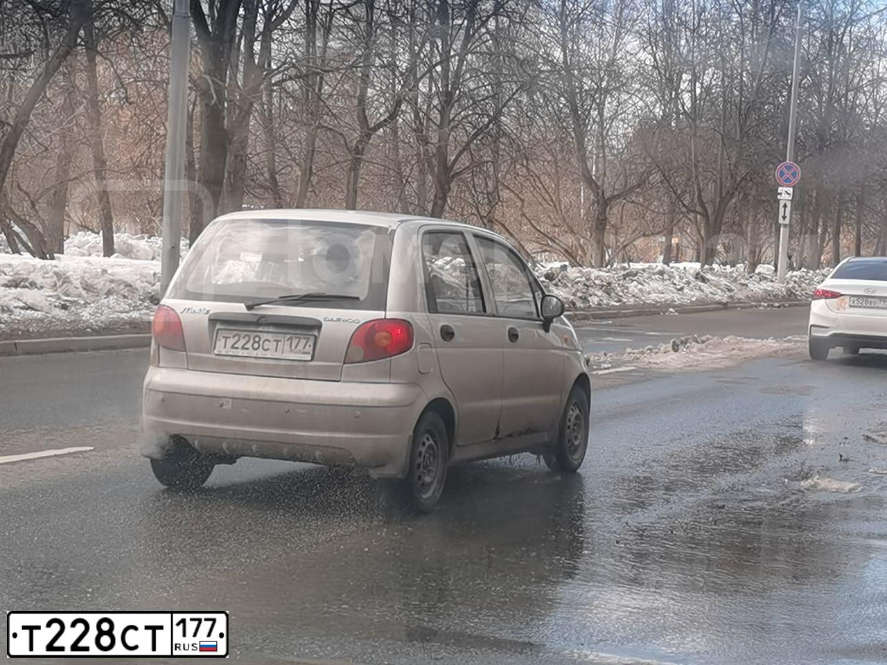 Фото автомобиля DAEWOO MATIZ, 2006 — госномер Т228СТ177. Цвет: БЕЛЫЙ (СЕРЕБРИСТЫЙ)