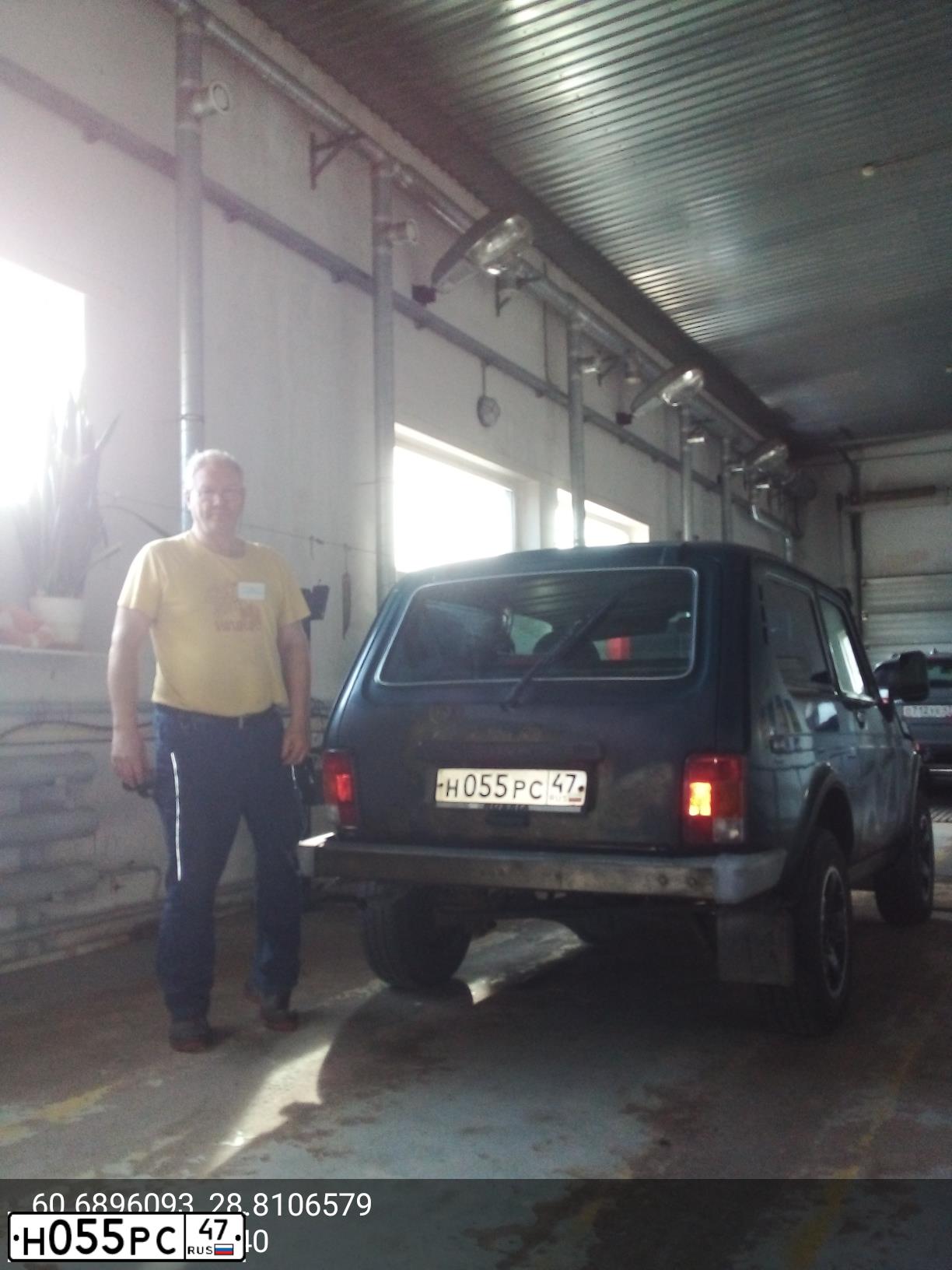 Фото автомобиля LADA NIVA, 2005 — госномер Е820АМ147. Цвет: СИНЕ-ЗЕЛЕНЫЙ