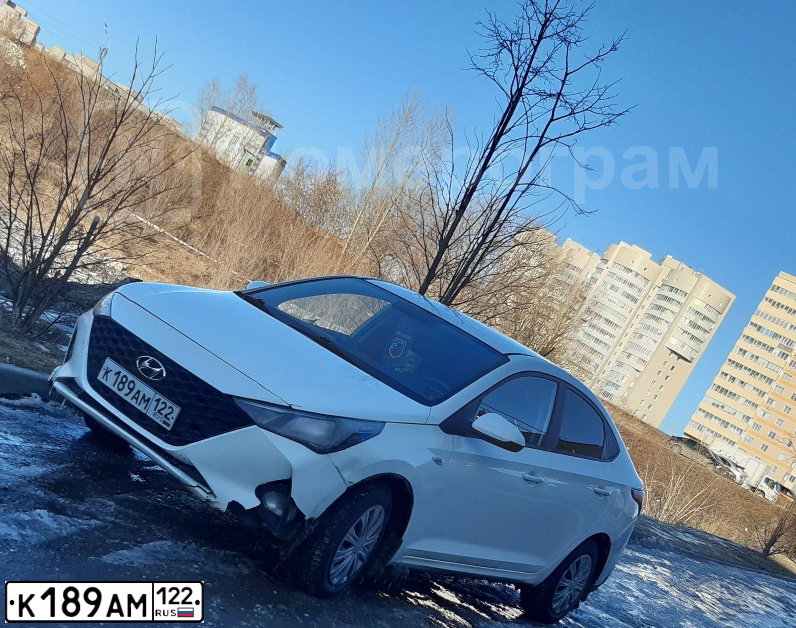 Фото автомобиля HYUNDAI SOLARIS, 2020 — госномер К189АМ122. Цвет: Белый