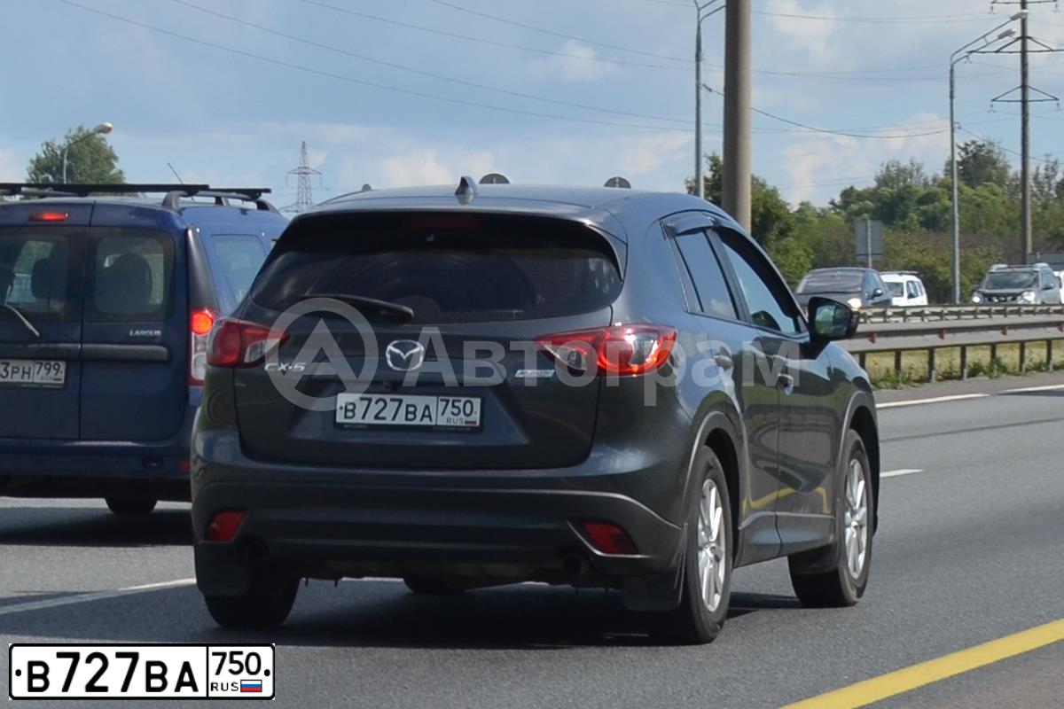 Фото автомобиля MAZDA CX-5, 2014 — госномер В727ВА750. Цвет: Серый