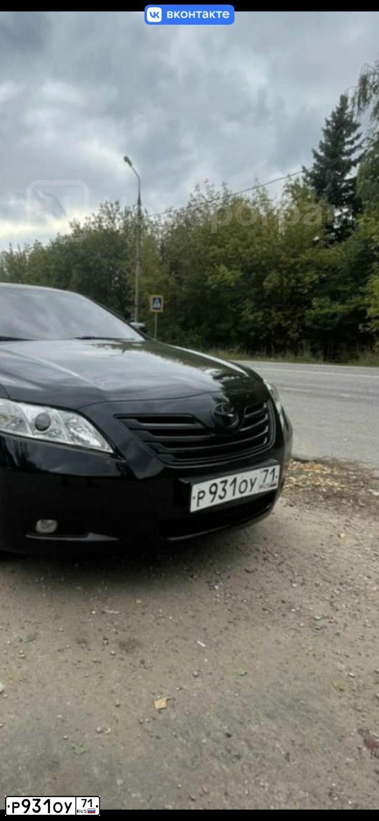 Фото автомобиля TOYOTA CAMRY, 2007 — госномер Р931ОУ71. Цвет: ЧЕРНЫЙ