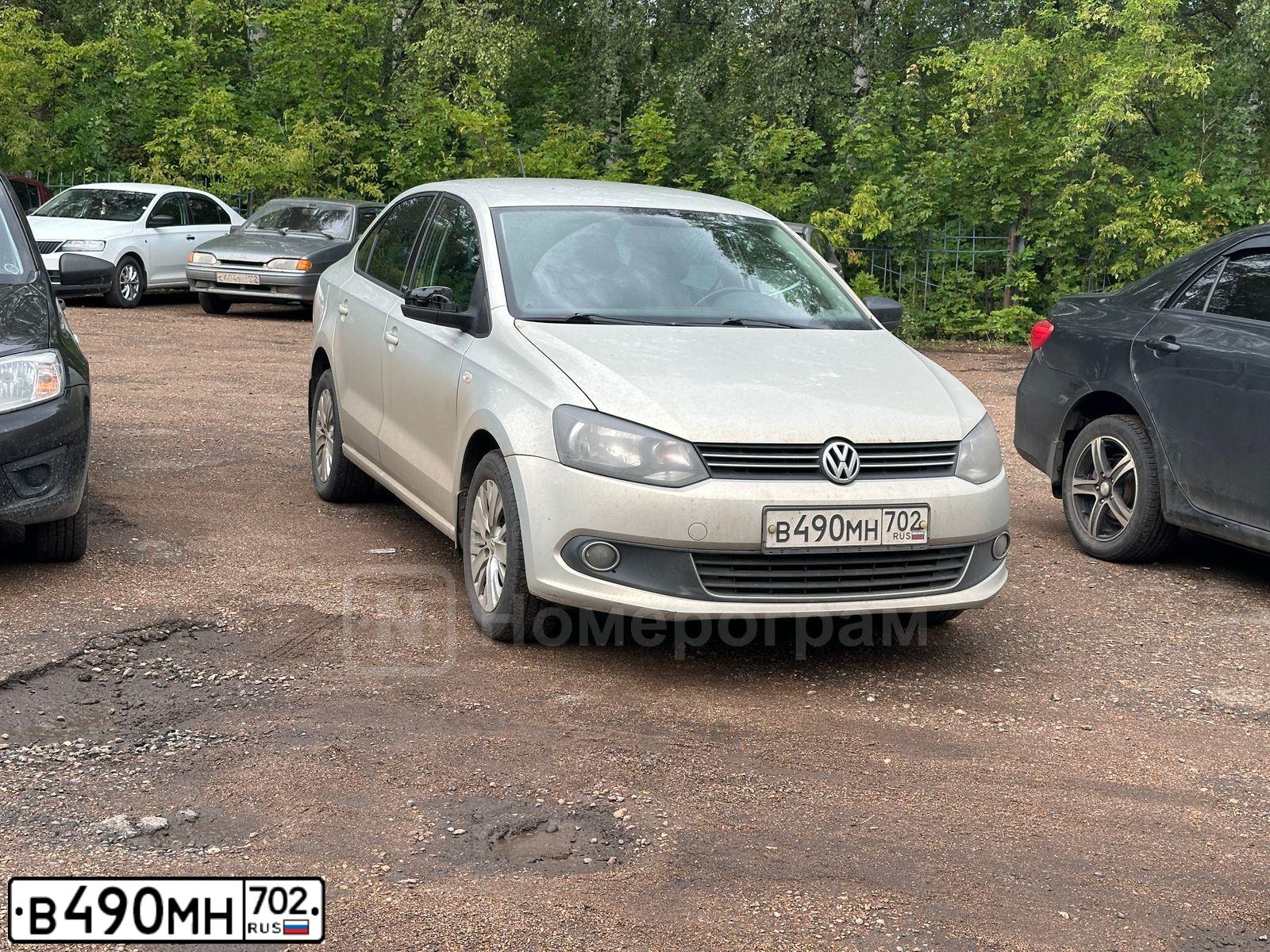 Фото автомобиля VOLKSWAGEN POLO, 2014 — госномер В490МН702. Цвет: Серебристо-Желтый