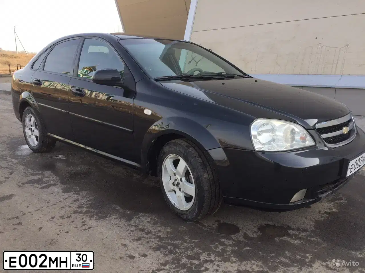 Фото автомобиля CHEVROLET LACETTI, 2006 — госномер О513НМ30. Цвет: ЧЕРНЫЙ
