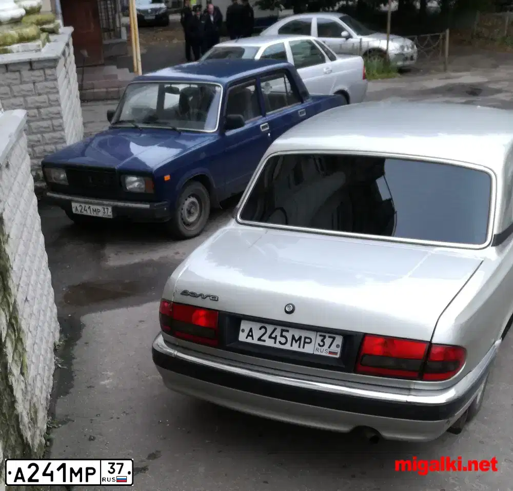 Фото автомобиля LADA 2107, 2007 — госномер А241МР37. Цвет: Темно-синий