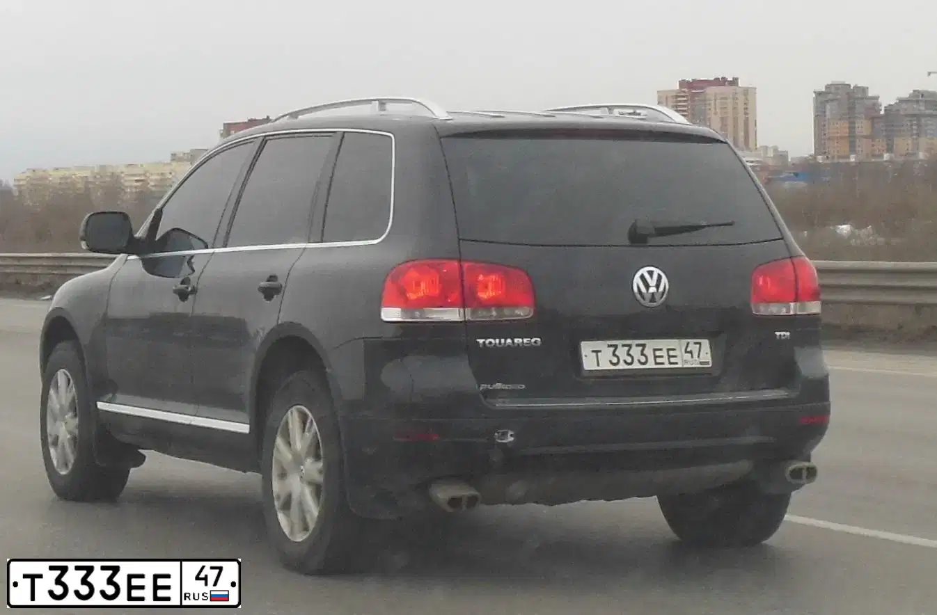 Фото автомобиля VOLKSWAGEN TOUAREG, 2006 — госномер Т333ЕЕ47. Цвет: ЧЕРНЫЙ