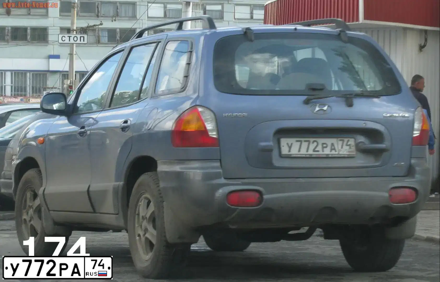 Фото автомобиля HYUNDAI SANTA FE, 2003 — госномер У772РА74. Цвет: СИНИЙ СЕРЫЙ