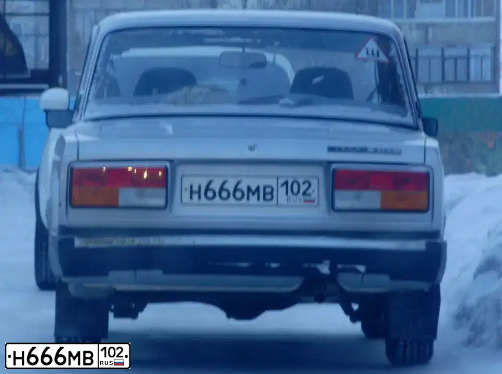 Фото автомобиля LADA 2107, 2012 — госномер Н666МВ102. Цвет: СЕРЕБРИСТЫЙ