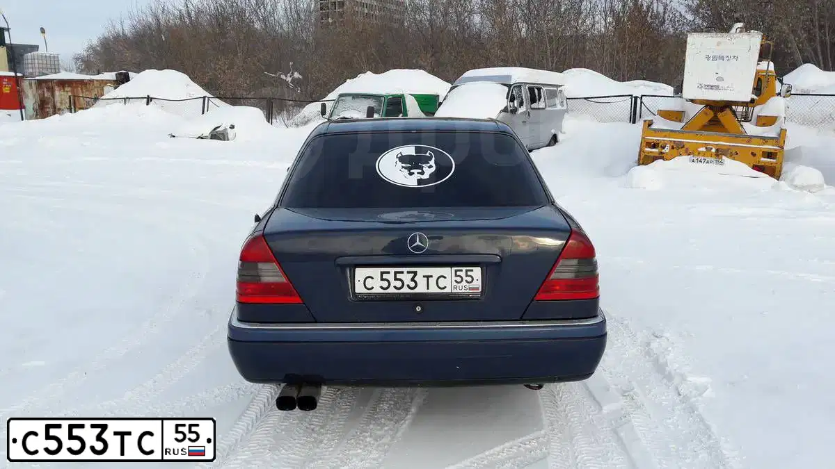 Фото автомобиля MERCEDES C-KLASSE, 1997 — госномер У006ХН50. Цвет: Темно-синий