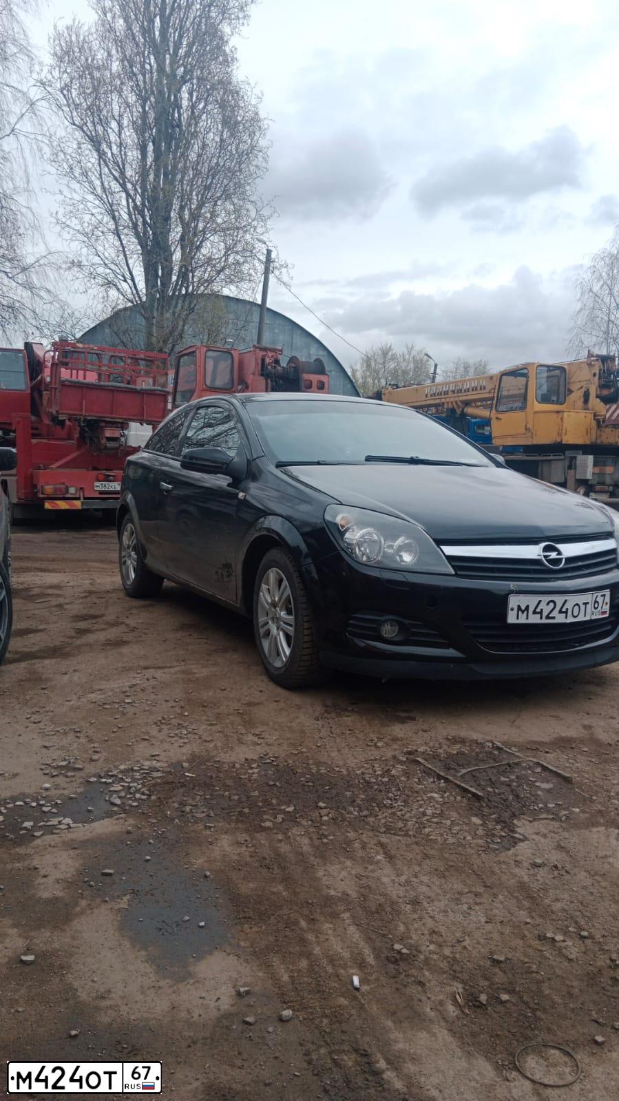 Фото автомобиля OPEL ASTRA, 2006 — госномер Е576МУ177. Цвет: ЧЕРНЫЙ