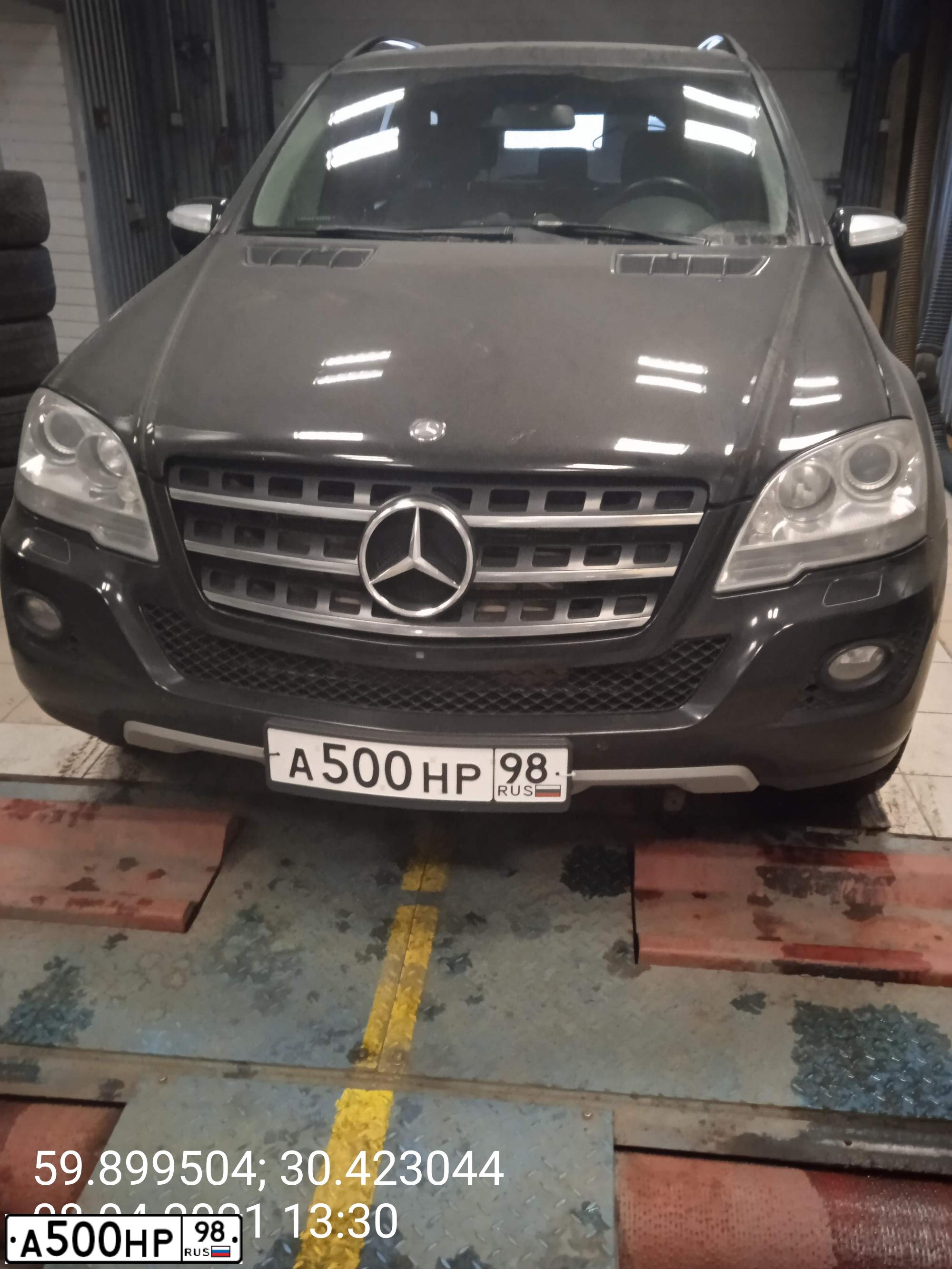 Фото автомобиля MERCEDES M-KLASSE, 2009 — госномер Т886ВТ198. Цвет: ЧЕРНЫЙ