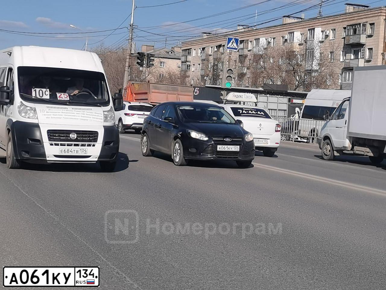 Фото автомобиля FORD FOCUS, 2012 — госномер А061КУ134. Цвет: ЧЕРНЫЙ