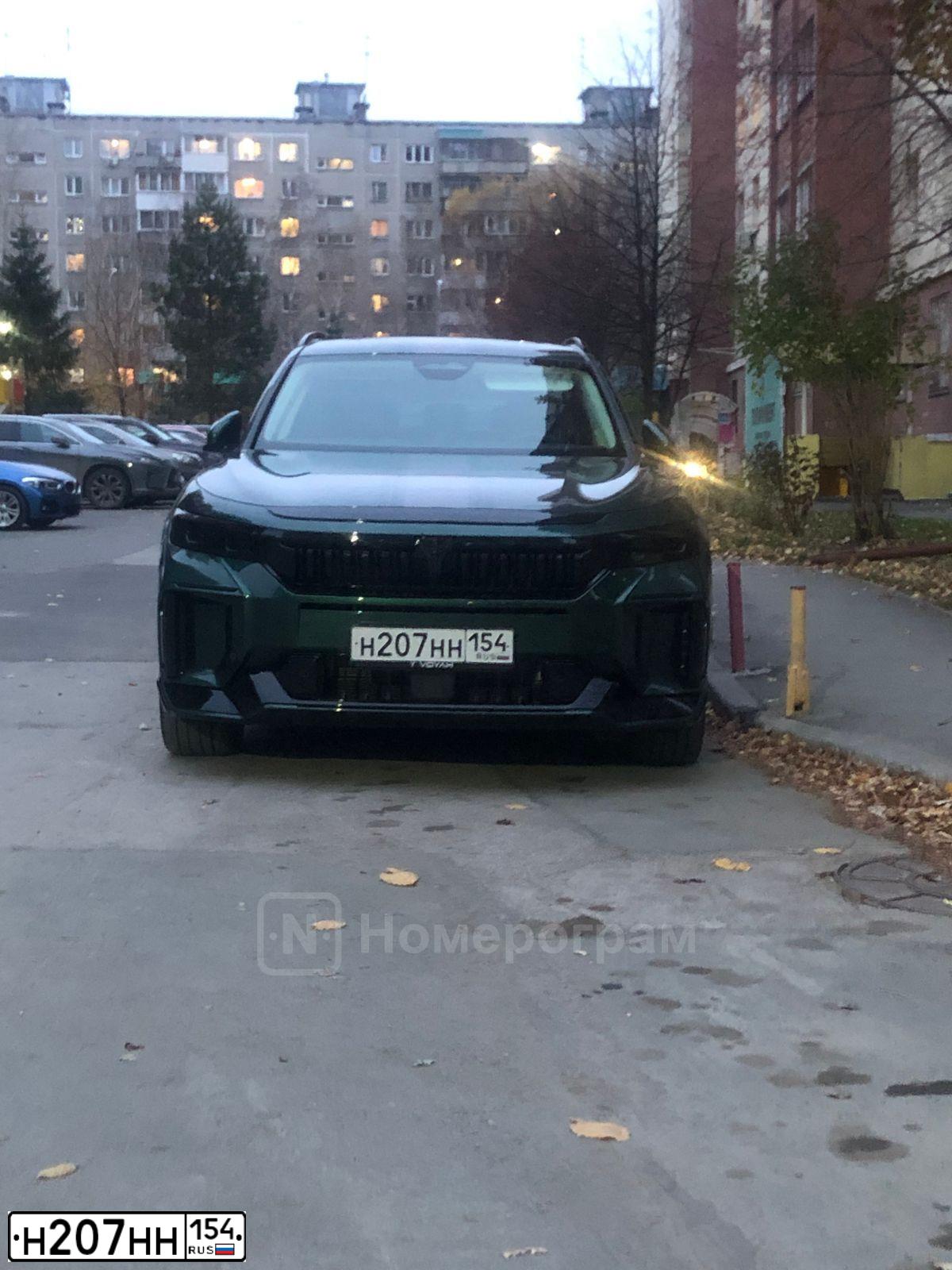 Фото автомобиля UAZ 3163 PATRIOT, 2011 — госномер О204ОО154. Цвет: АВАНТЮРИН МЕТАЛЛИК