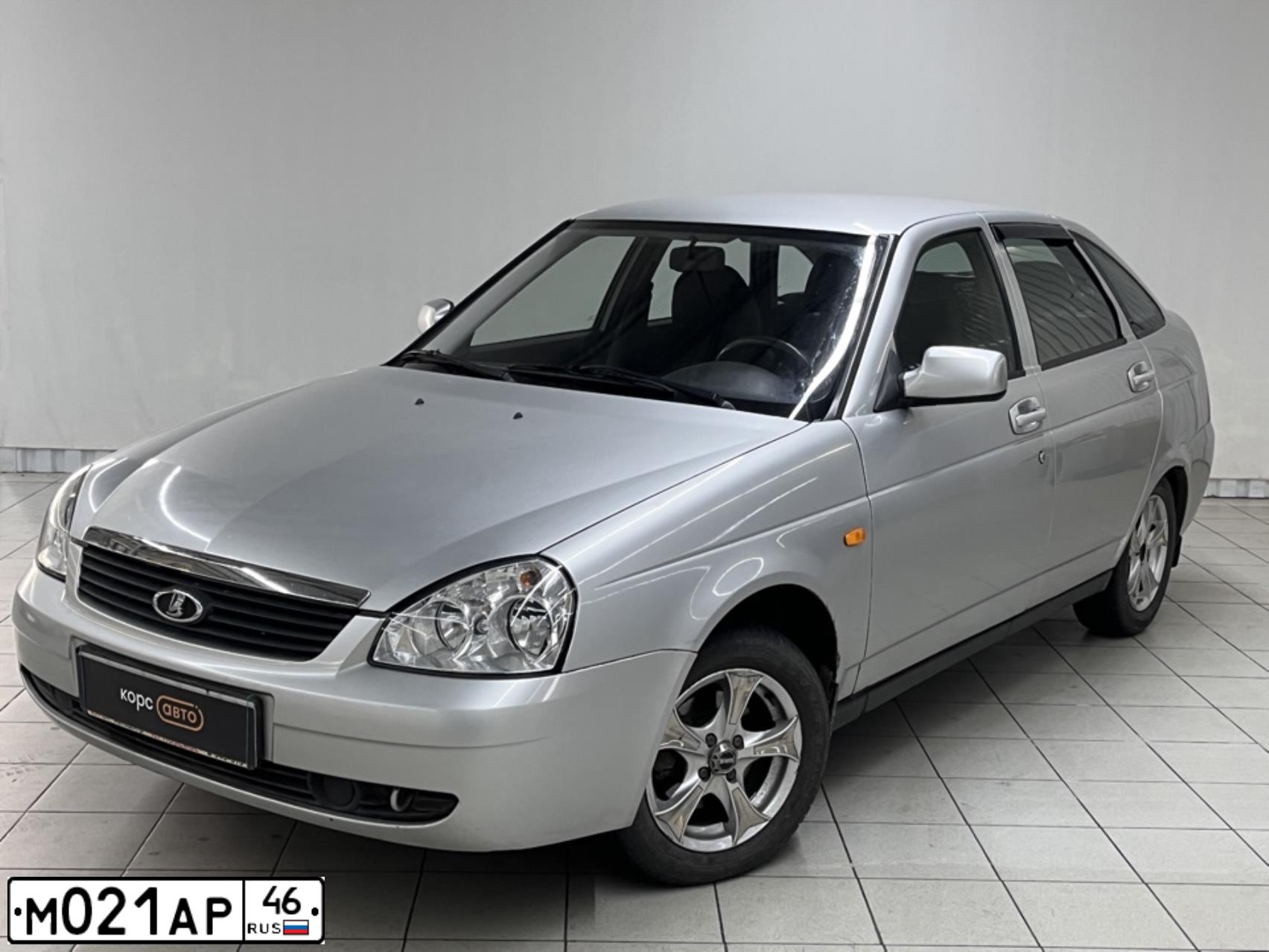 Фото автомобиля LADA 2172 PRIORA, 2010 — госномер М021АР46. Цвет: СВЕТЛО-СЕРЕБРИСТЫЙ МЕТАЛЛ