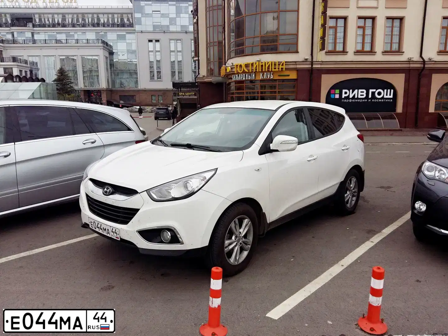 Фото автомобиля CHRYSLER NEON, 2001 — госномер Н254УЕ44. Цвет: Темно-зеленый