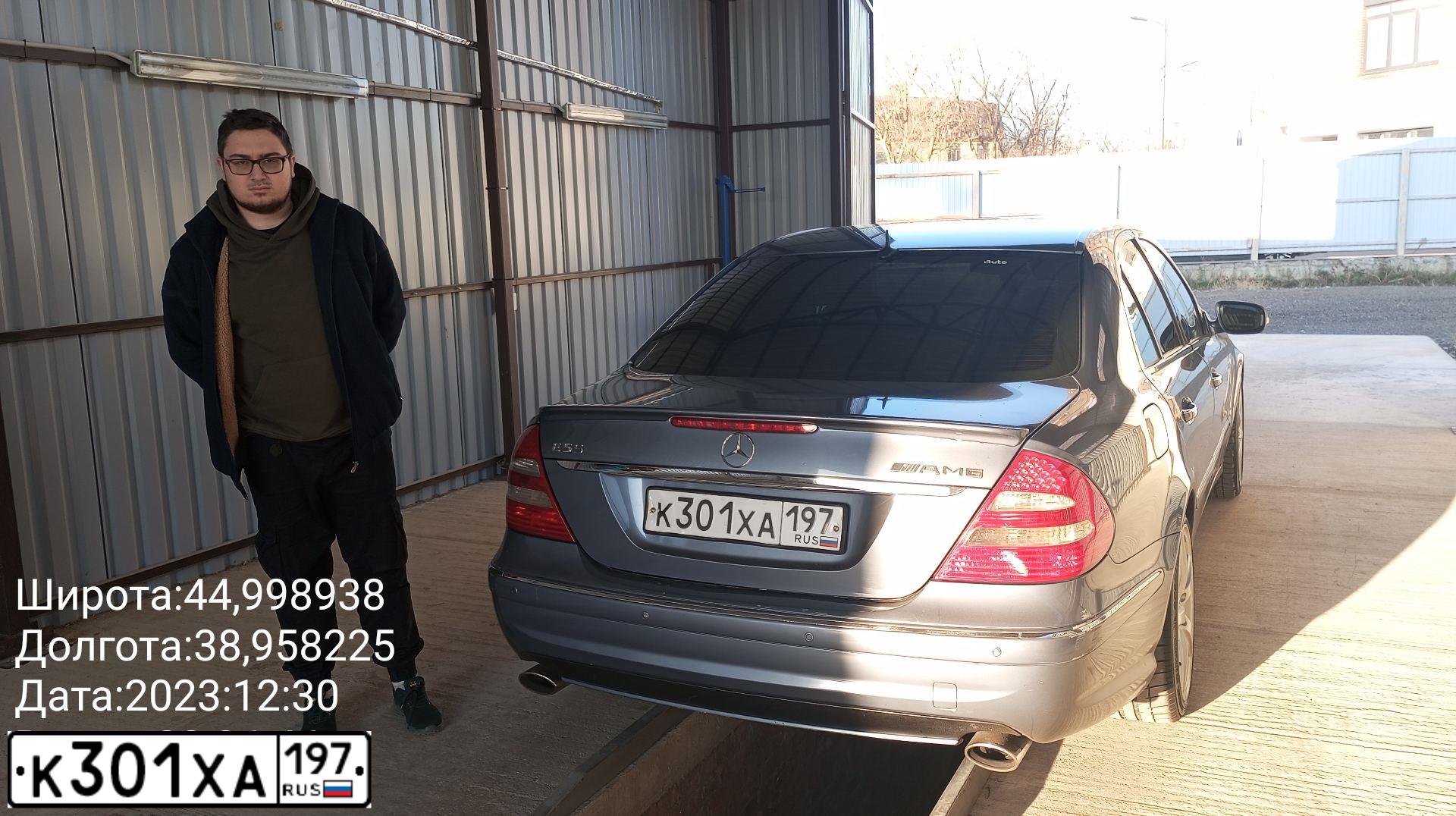 Фото автомобиля MERCEDES E-KLASSE, 2003 — госномер Х505МХ05. Цвет: Серо-Синий