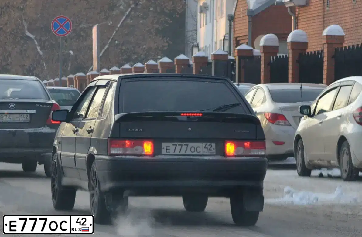 Фото автомобиля LADA 2114 SAMARA, 2008 — госномер У012ЕН142. Цвет: ГРАФИТОВЫЙ МЕТАЛЛИК
