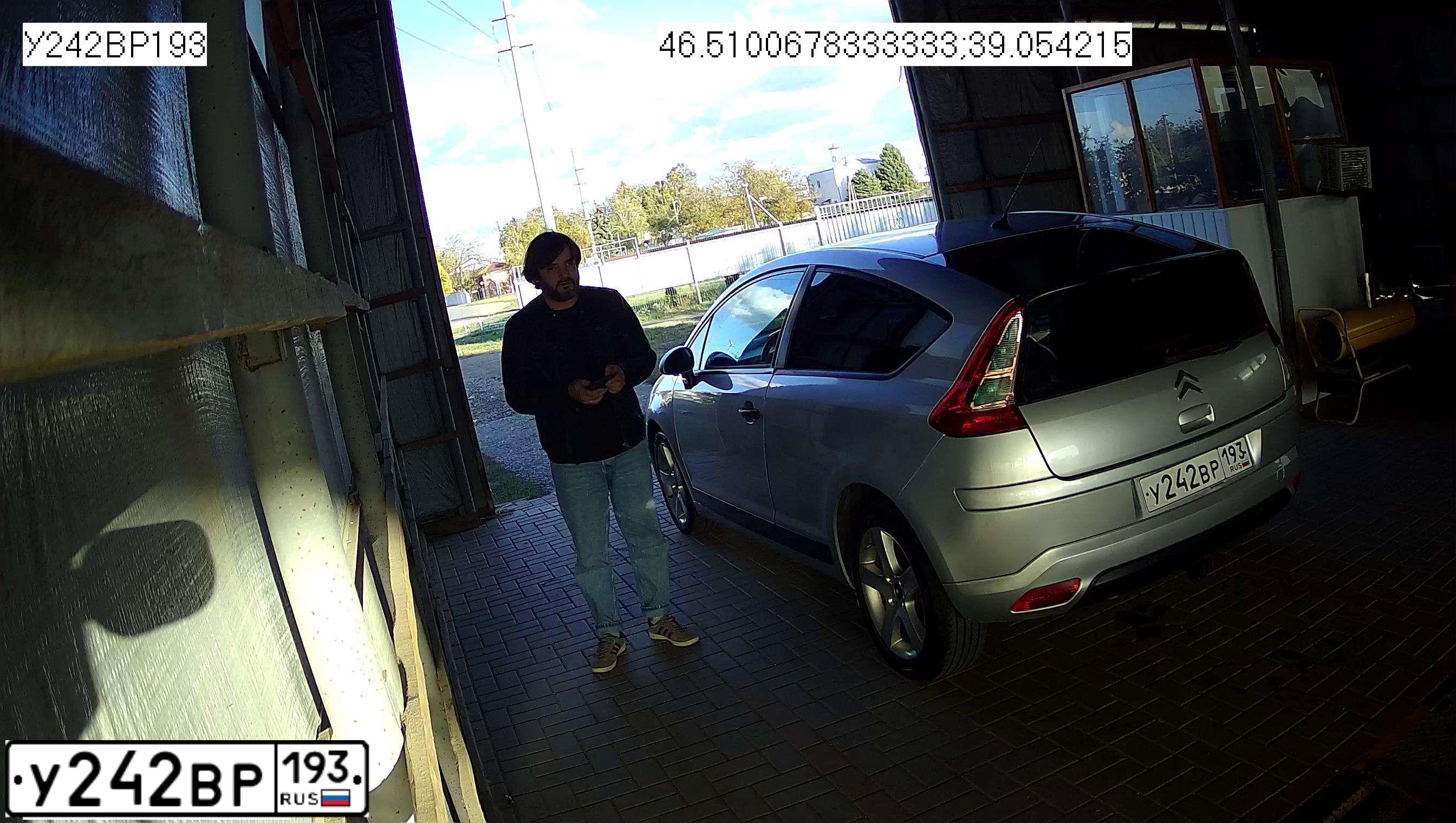 Фото автомобиля CITROEN C4, 2006 — госномер В758ВК123. Цвет: СЕРЕБРИСТЫЙ