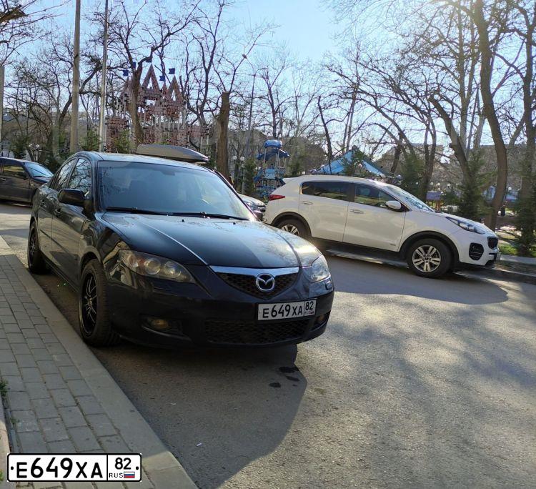 Фото автомобиля MAZDA 3, 2007 — госномер Е649ХА82. Цвет: ЧЕРНЫЙ
