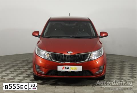 Фото автомобиля KIA RIO, 2020 — госномер В555ЕС30. Цвет: Красный
