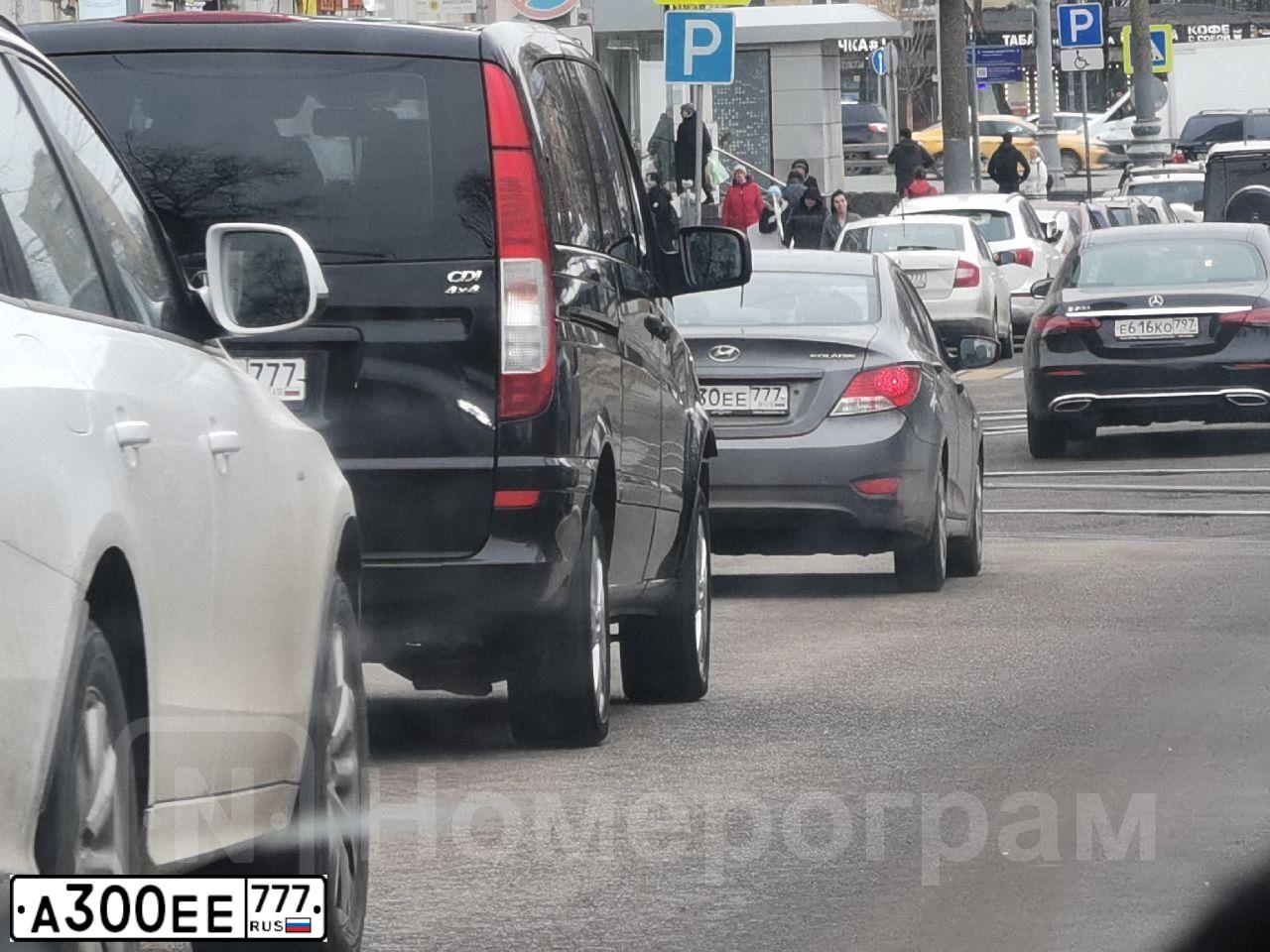 Фото автомобиля KAMAZ 65117 /6X4/, 2014 — госномер А300ЕЕ777. Цвет: СИНИЙ