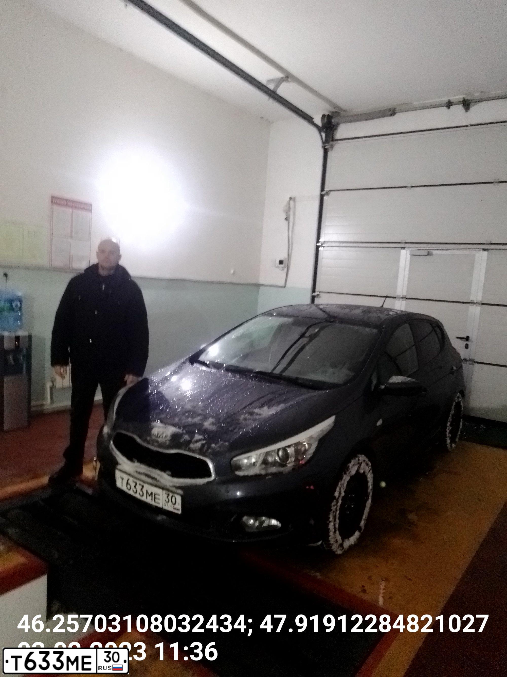 Фото автомобиля KIA CEE'D, 2013 — госномер Т633МЕ30. Цвет: СИНИЙ