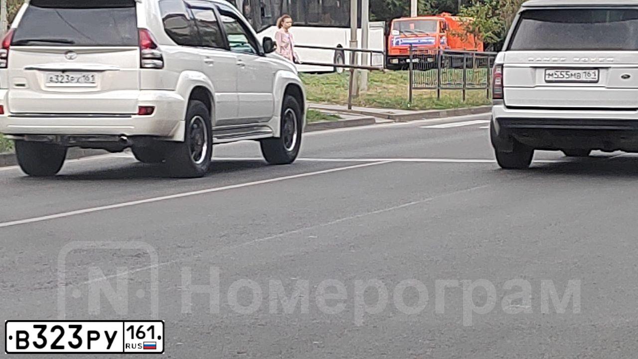 Фото автомобиля MAZDA 3, 2012 — госномер В323РУ161. Цвет: ЧЕРНЫЙ