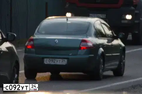 Фото автомобиля RENAULT MEGANE, 2008 — госномер С092УТ24. Цвет: СЕРО ЗЕЛЕНЫЙ