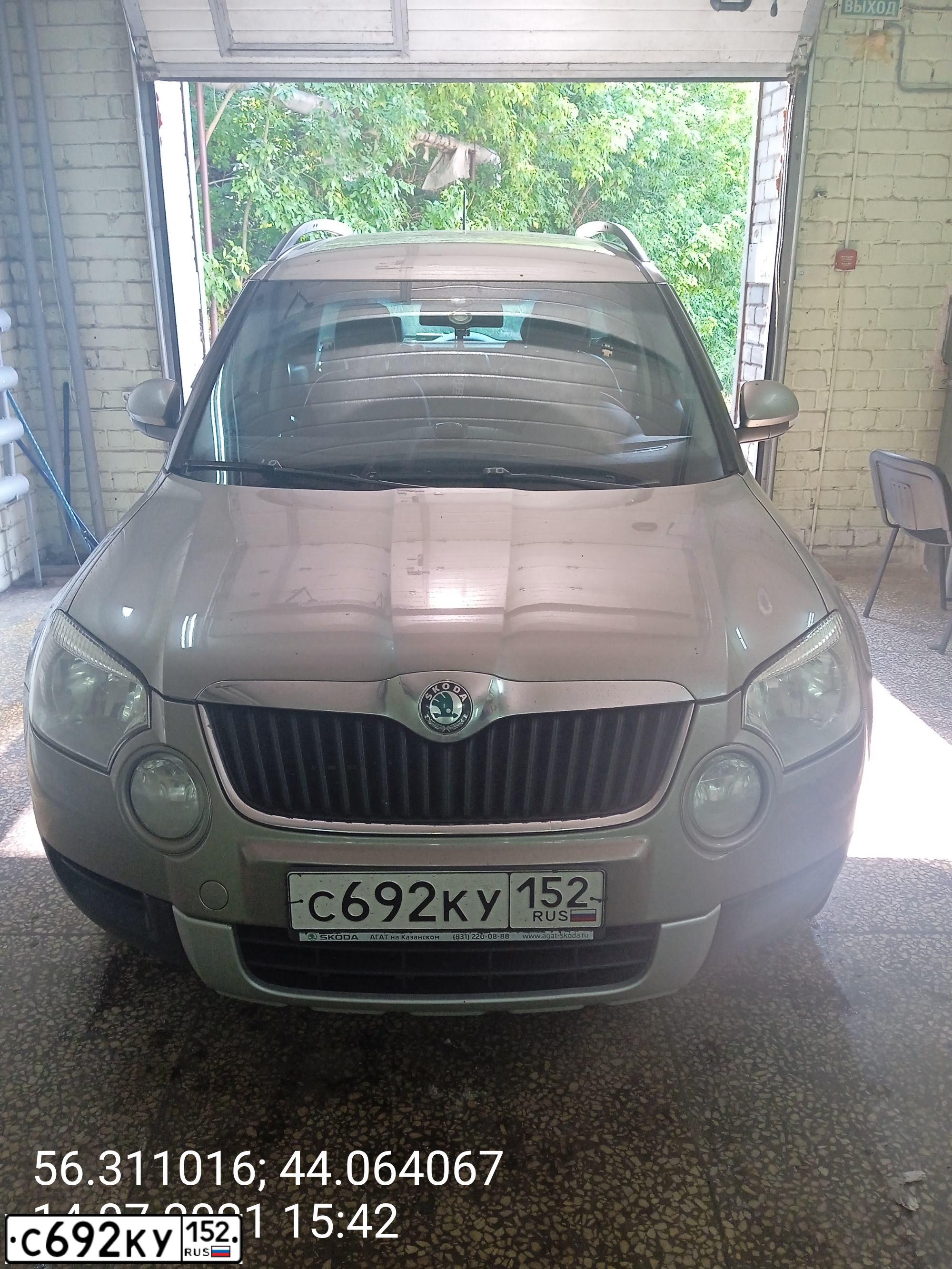 Фото автомобиля SKODA YETI, 2012 — госномер С692КУ152. Цвет: БЕЖЕВЫЙ