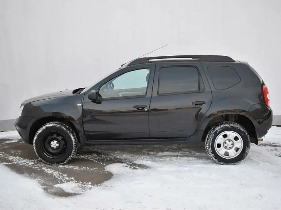 Фото автомобиля RENAULT DUSTER, 2014 — госномер Т951СО790. Цвет: ЧЕРНЫЙ