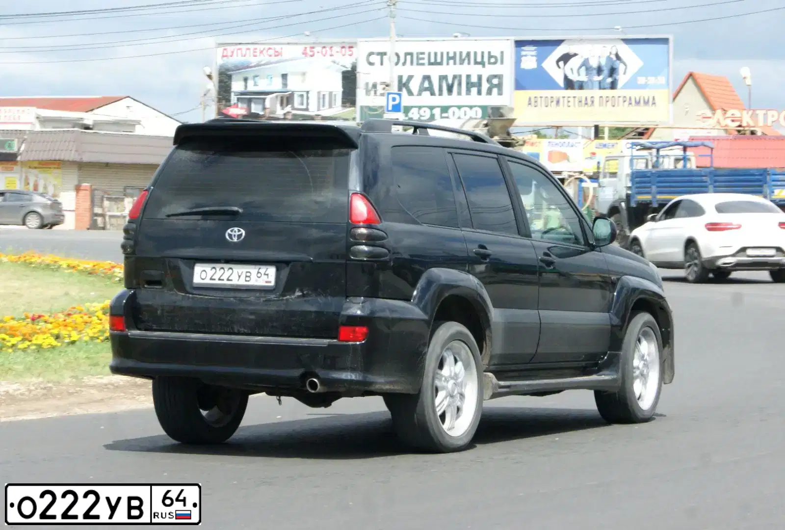 Фото автомобиля TOYOTA LANDCRUISER, 2008 — госномер О222УВ64. Цвет: ЧЕРНЫЙ