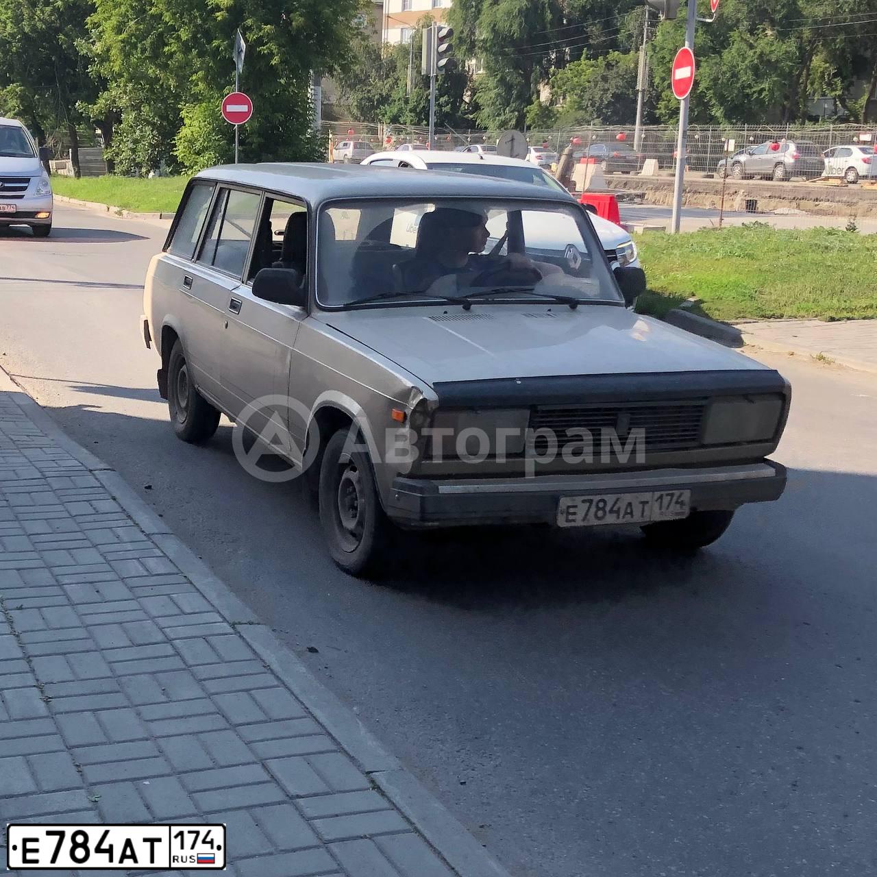 Фото автомобиля LADA 2104, 2007 — госномер Е784АТ174. Цвет: БЕЛЫЙ