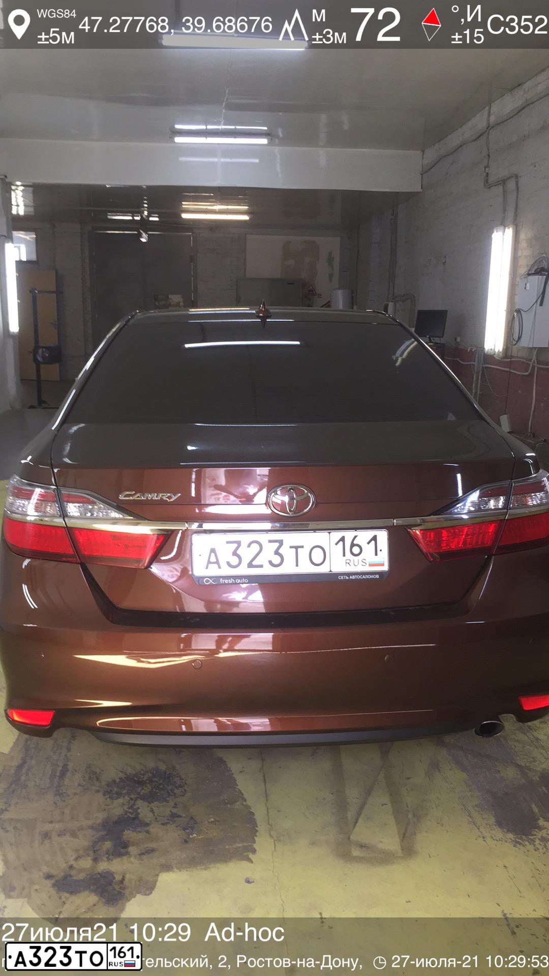 Фото автомобиля TOYOTA CAMRY, 2017 — госномер А323ТО161. Цвет: КОРИЧНЕВЫЙ МЕТАЛЛИК