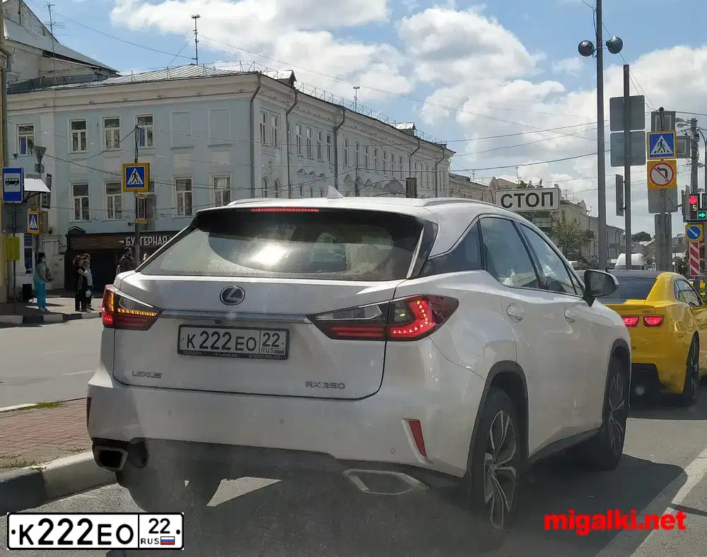 Фото автомобиля LAND ROVER RANGE ROVER, 2021 — госномер Н495АУ977. Цвет: СЕРЫЙ