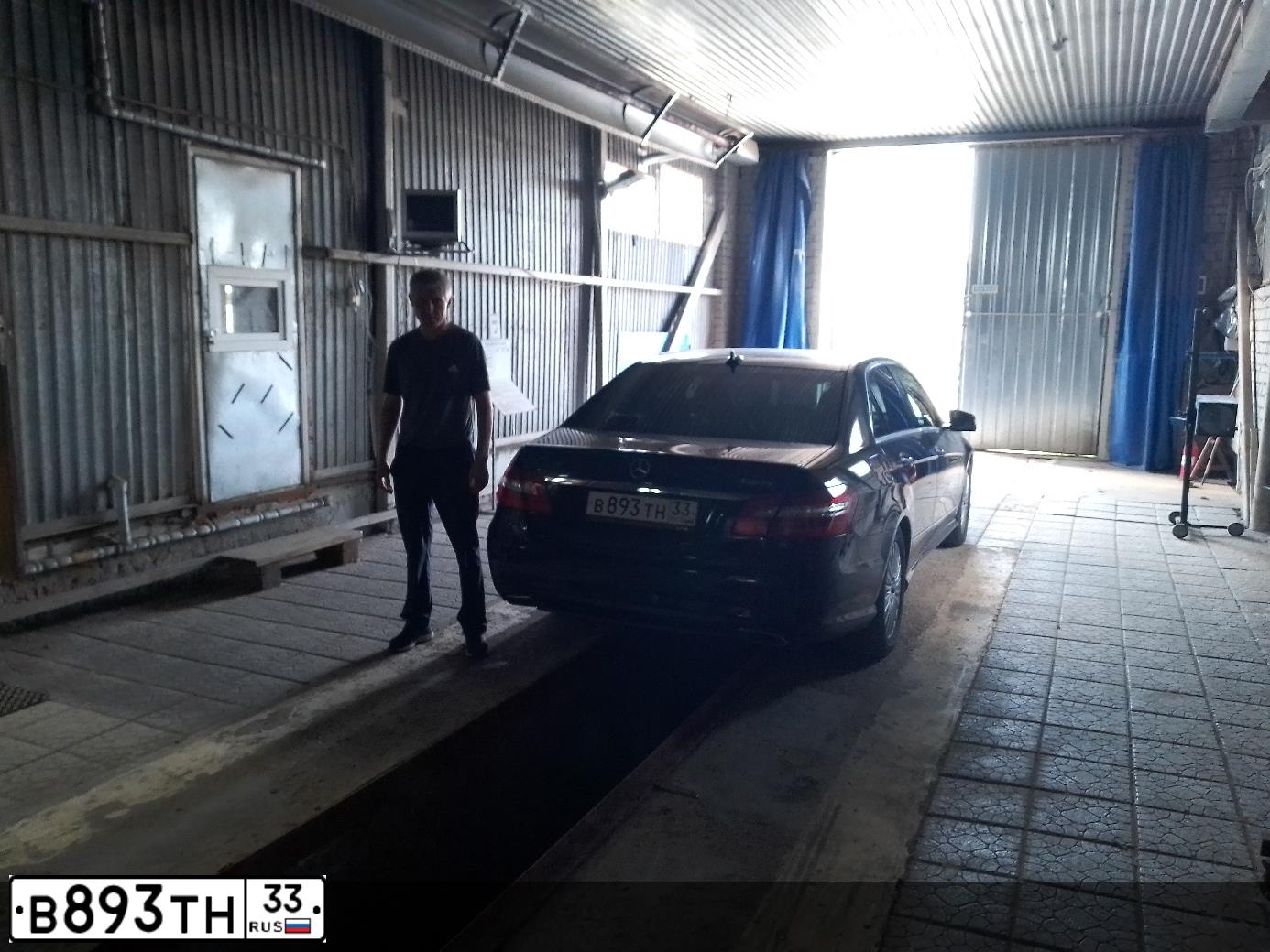 Фото автомобиля MERCEDES E-KLASSE, 2010 — госномер В893ТН33. Цвет: ЧЕРНЫЙ