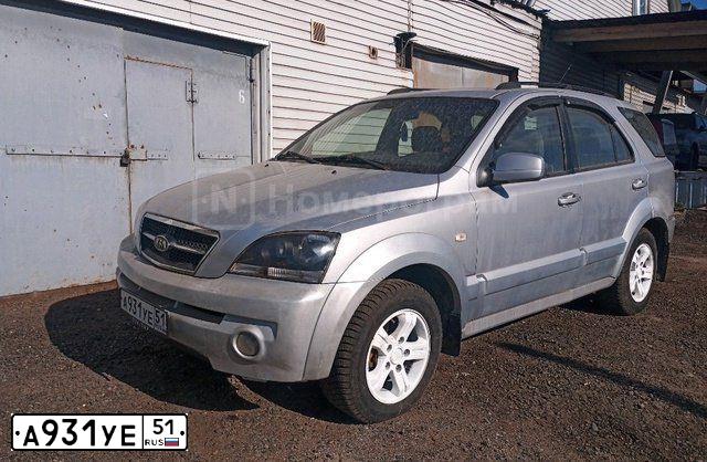 Фото автомобиля KIA SORENTO, 2005 — госномер А931УЕ51. Цвет: СВЕТЛО-СЕРЫЙ