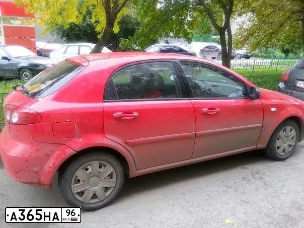 Фото автомобиля CHEVROLET T LACETTI, 2006 — госномер Е988АТ196. Цвет: КРАСНЫЙ