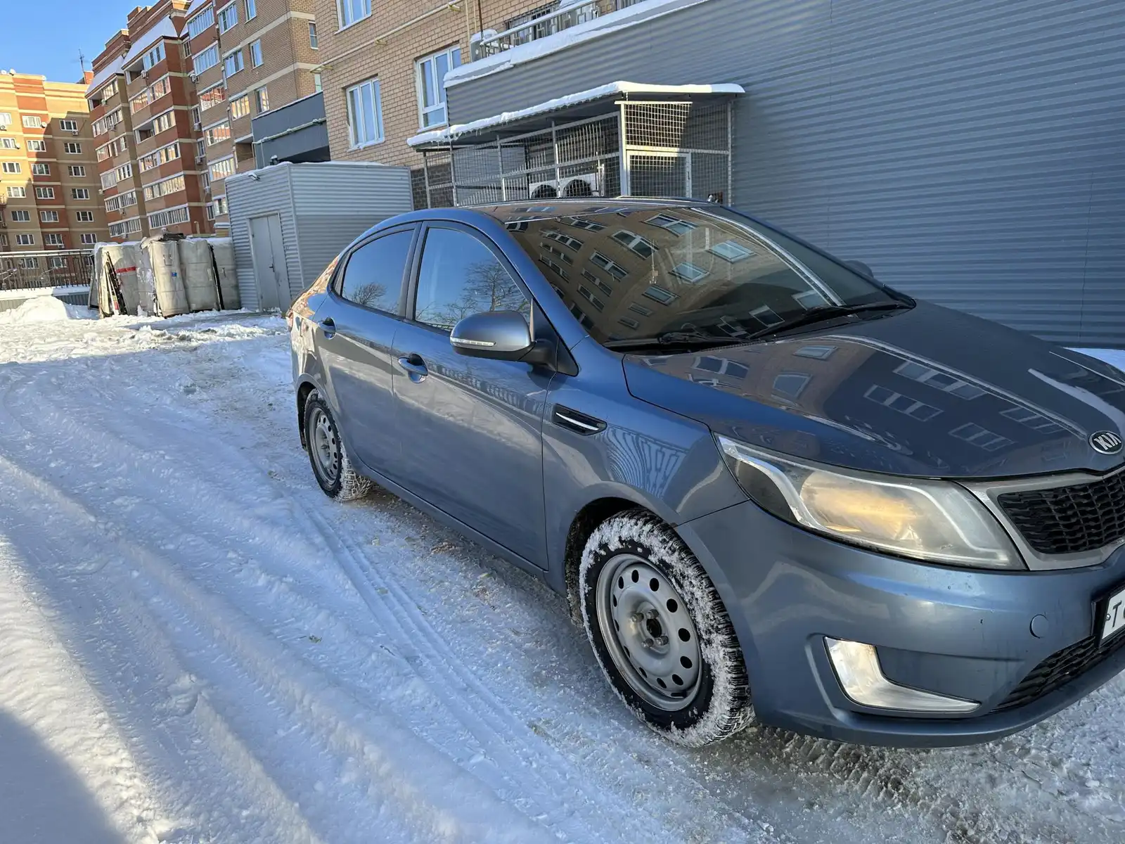 Фото автомобиля KIA RIO, 2013 — госномер Т840ЕО71. Цвет: голубой