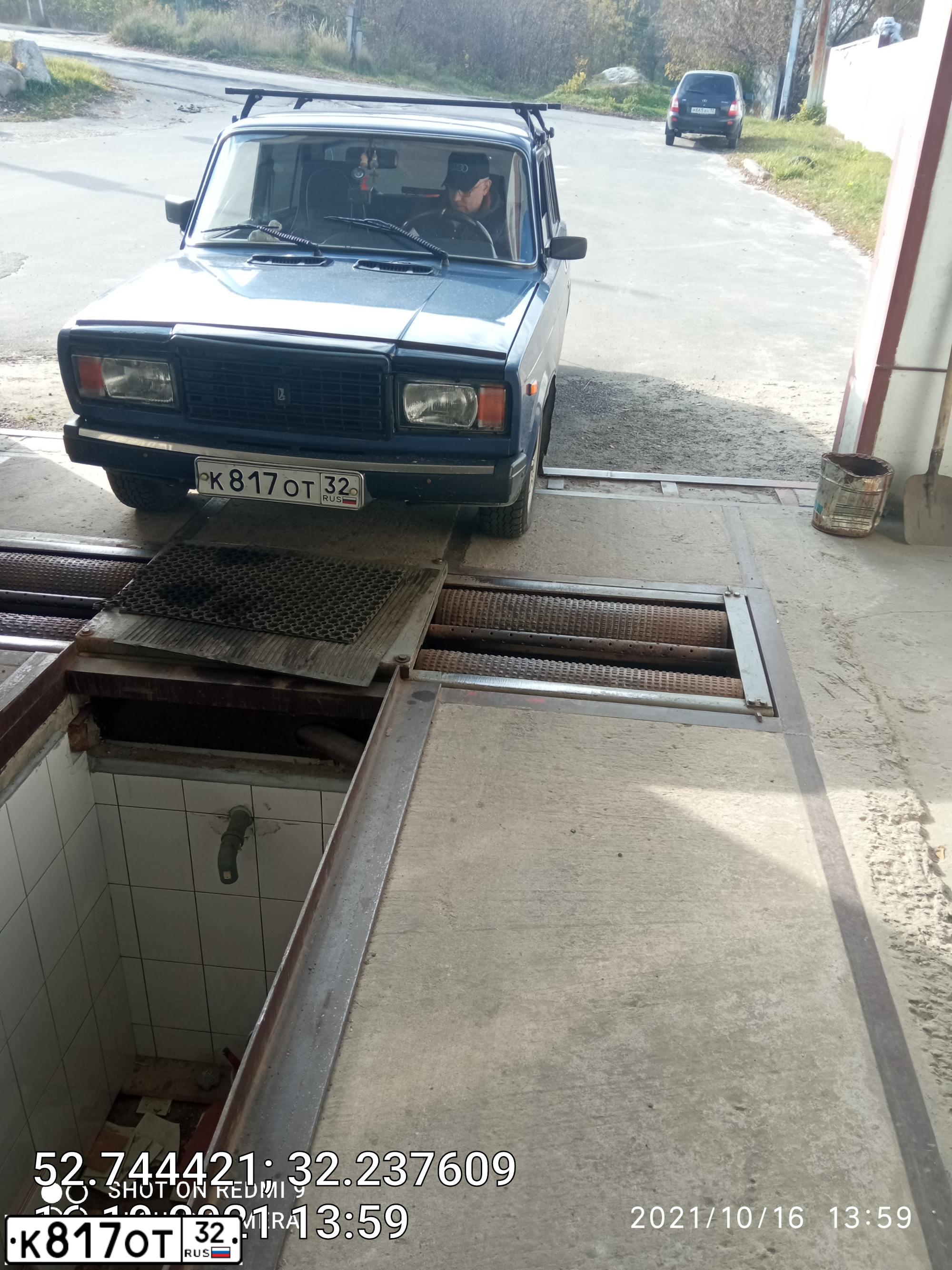 Фото автомобиля LADA 2107, 2003 — госномер К817ОТ32. Цвет: синий