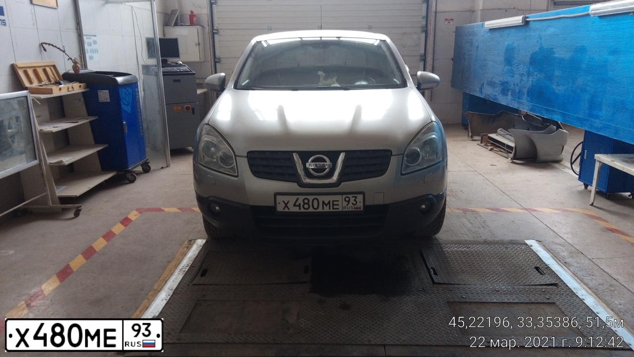 Фото автомобиля NISSAN QASHQAI, 2007 — госномер Х480МЕ93. Цвет: Серебристый