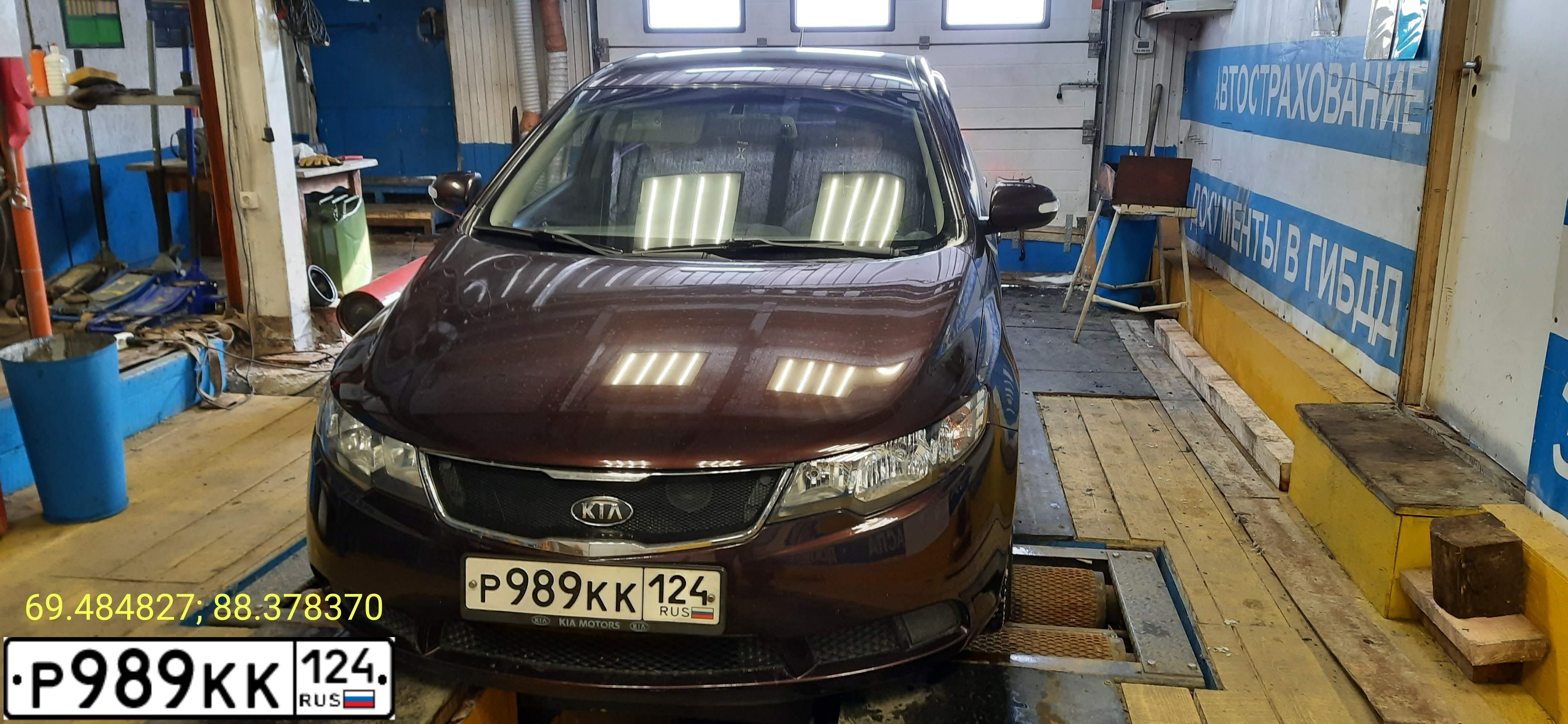 Фото автомобиля KIA CERATO, 2009 — госномер Р989КК124. Цвет: ТЕМНО-ВИШНЕВЫЙ