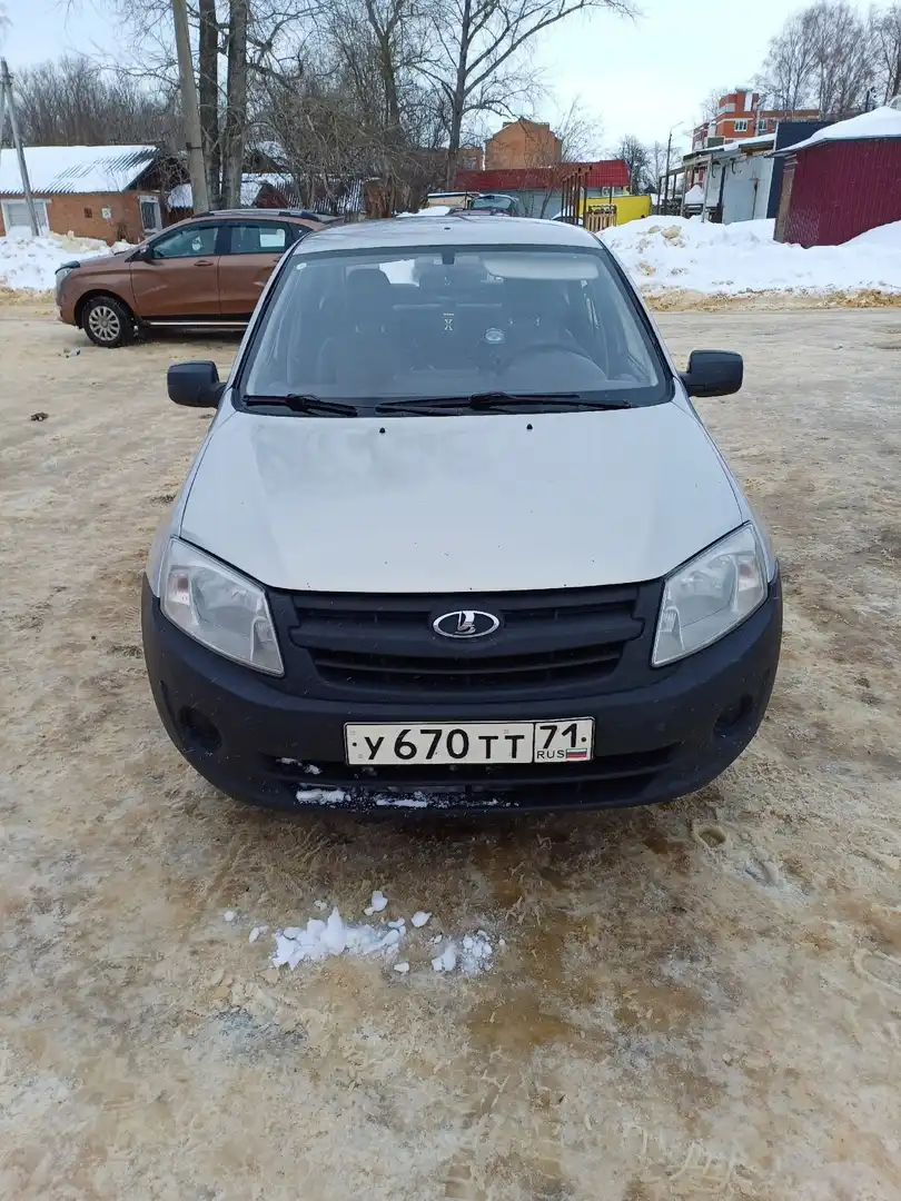 Фото автомобиля LADA 2190 GRANTA, 2013 — госномер У670ТТ71. Цвет: СЕРЕБРИСТЫЙ