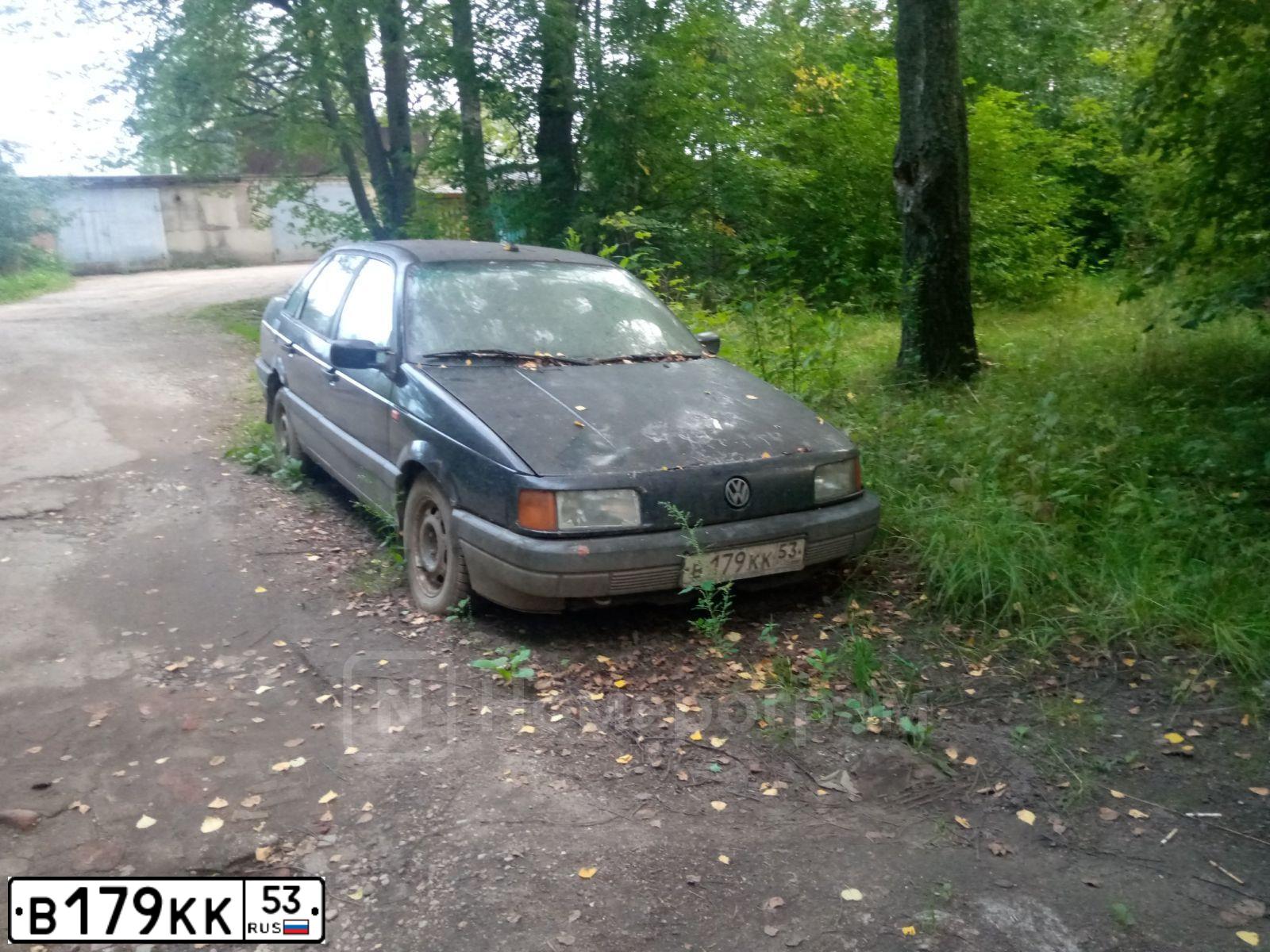 Фото автомобиля VOLKSWAGEN PASSAT, 1992 — госномер В179КК53. Цвет: синий