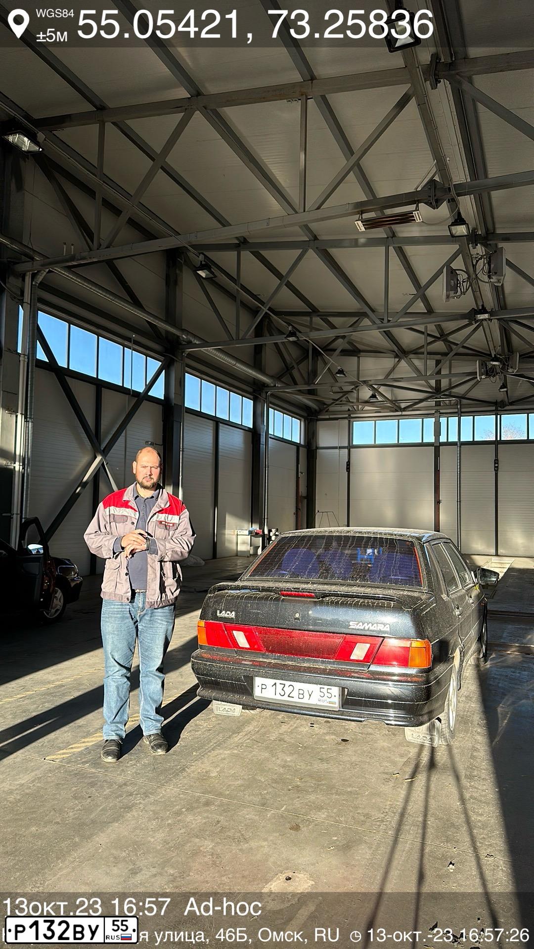 Фото автомобиля LADA 2115 SAMARA, 2008 — госномер Р132ВУ55. Цвет: ЧЕРНЫЙ МЕТАЛЛИК