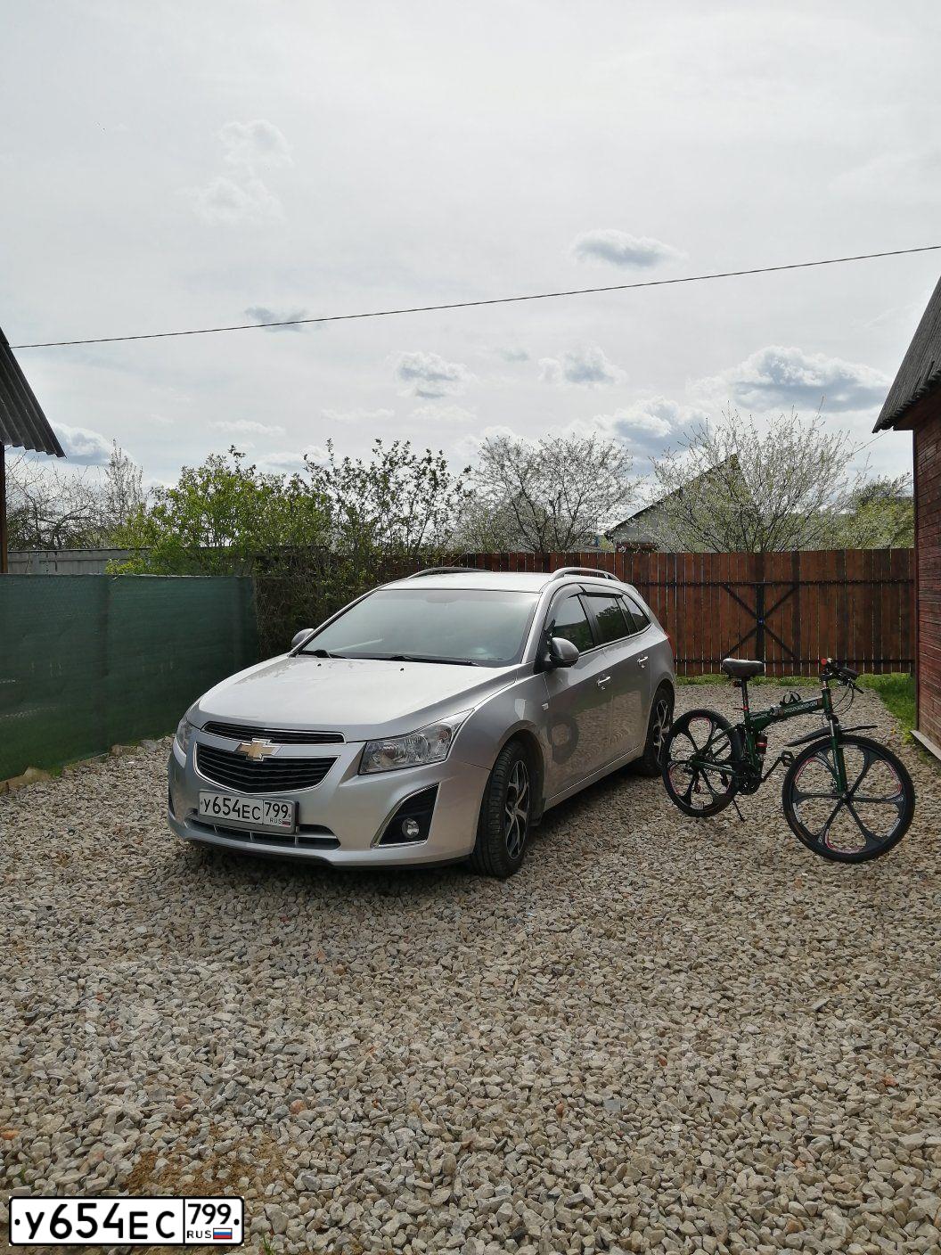 Фото автомобиля CHEVROLET CRUZE, 2013 — госномер У654ЕС799. Цвет: Серебристый