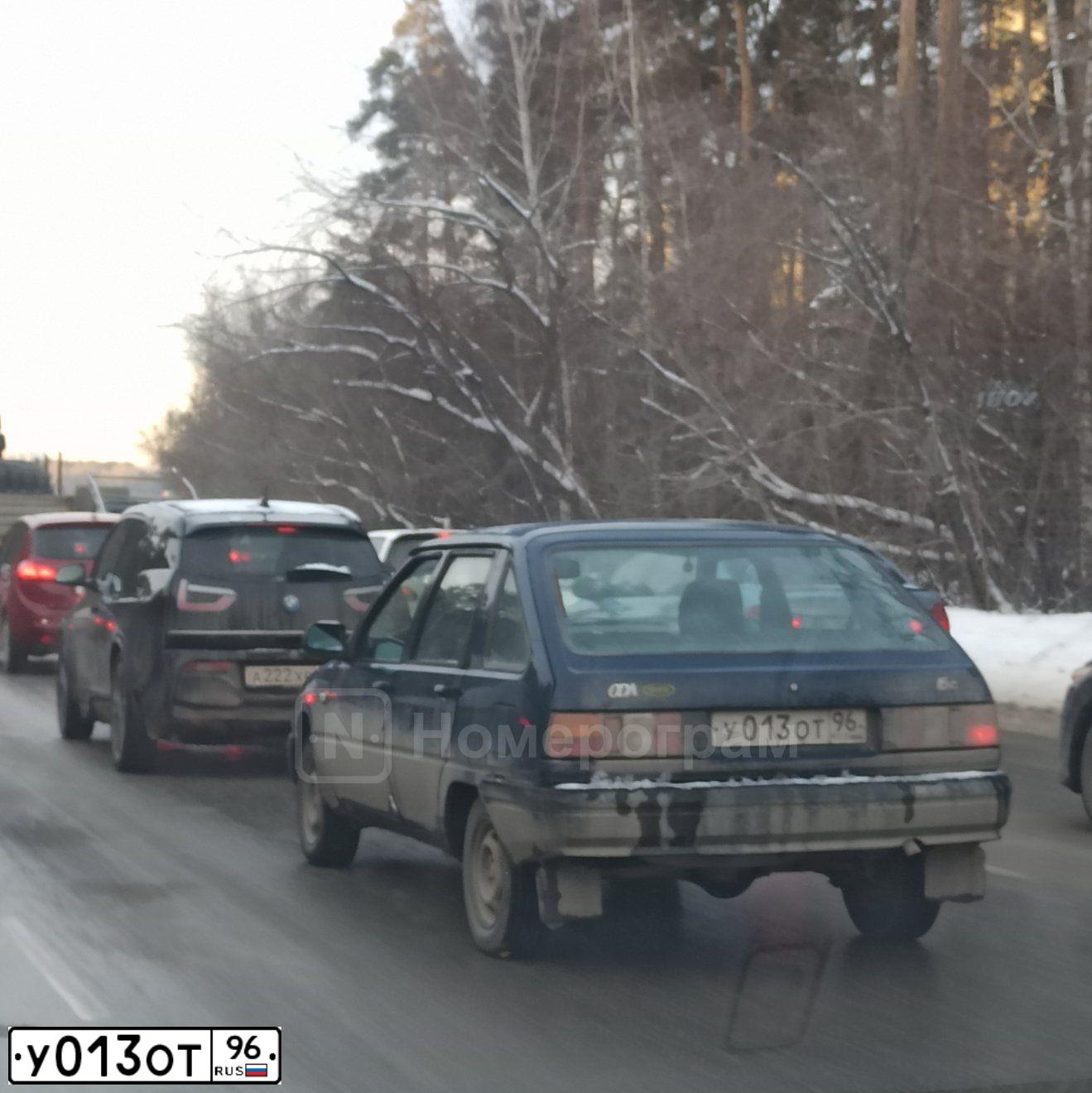 Фото автомобиля CHEVROLET NIVA, 2012 — госномер У013ОТ96. Цвет: Темно-серый металлик